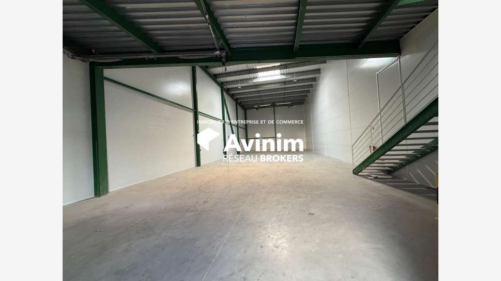 A louer local stockage 315m² à Bernes sur Oise