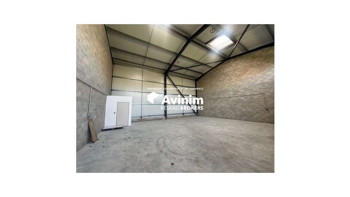 Cellule d’activité à louer – 132 m² à Bernes-