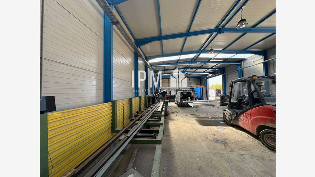 A louer local d'activité 400m² en ZA Berre l'Etang