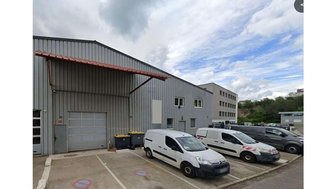 Location local  330m² zone Montarmots à Besançon
