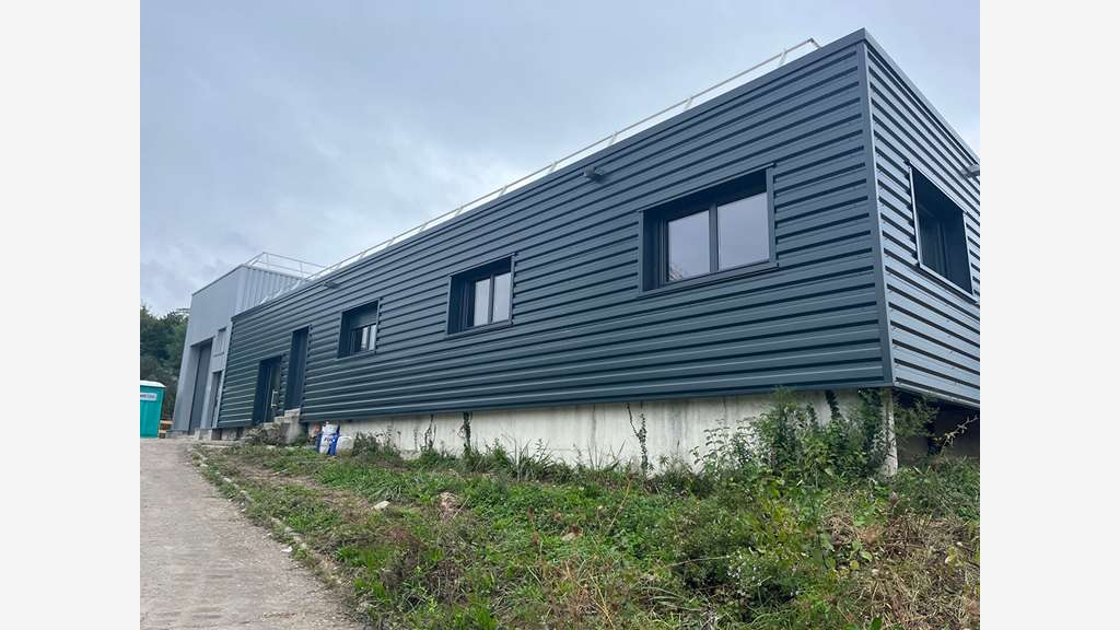 A louer local 228m² Besançon ZA TREPILLOT 