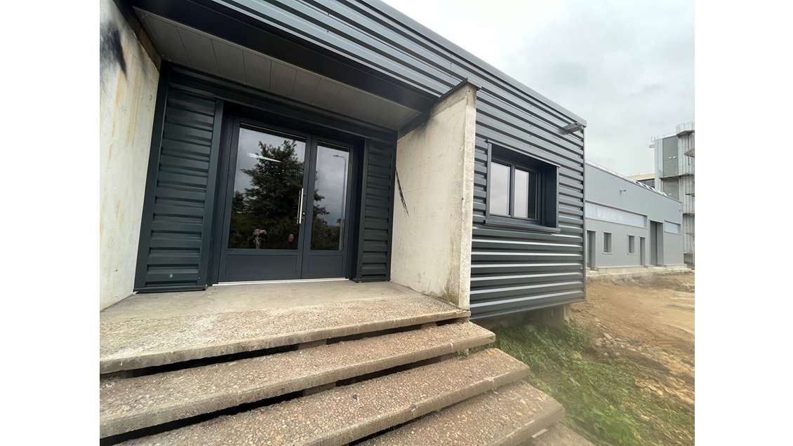 Local 393m² à louer à Besançon  ZA Trépillot 