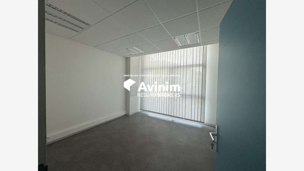 Local commercial / Professionnel 1382 m² divible