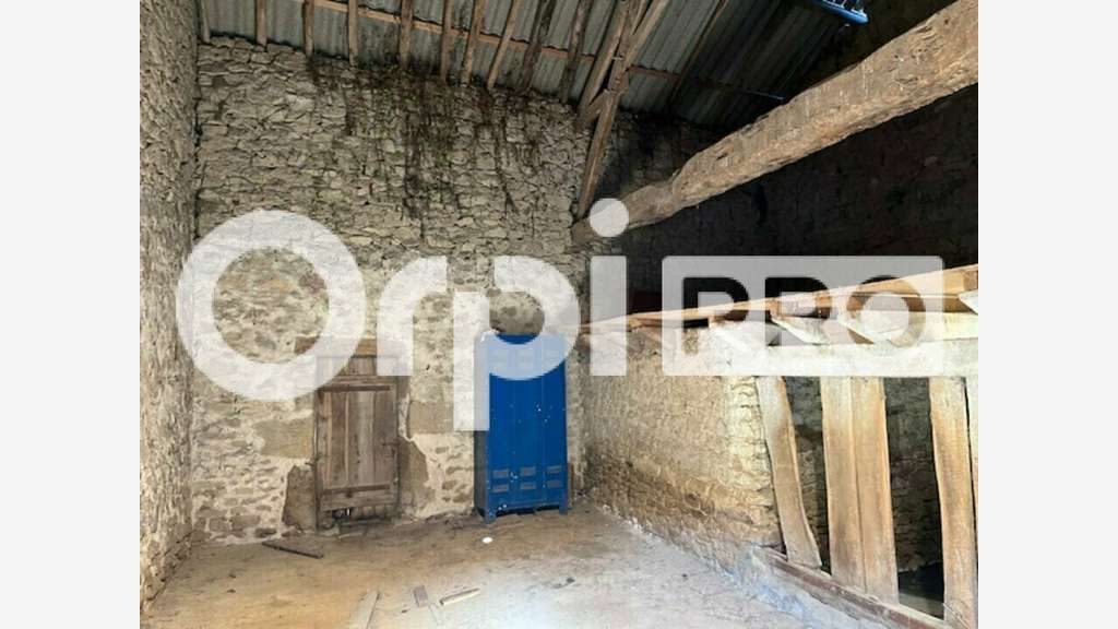 Loue grange stockage 120m² Bessines-sur-Gartempe