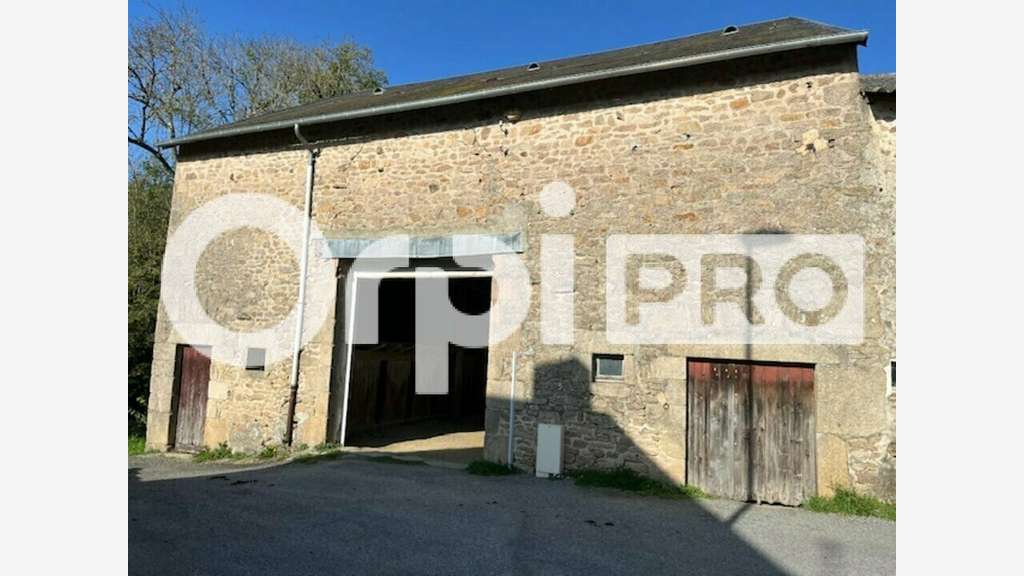 Loue grange stockage 120m² Bessines-sur-Gartempe