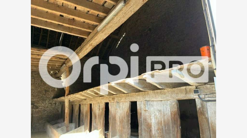 Loue grange stockage 120m² Bessines-sur-Gartempe