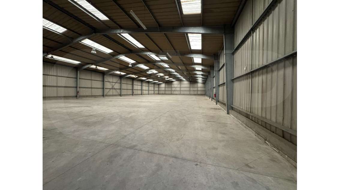 A louer local d'activité 1630m² à Betton