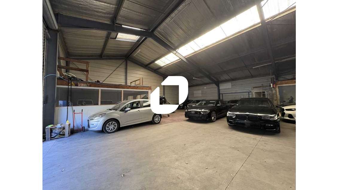 A louer Local d'activité 346m² Beychac et caillau