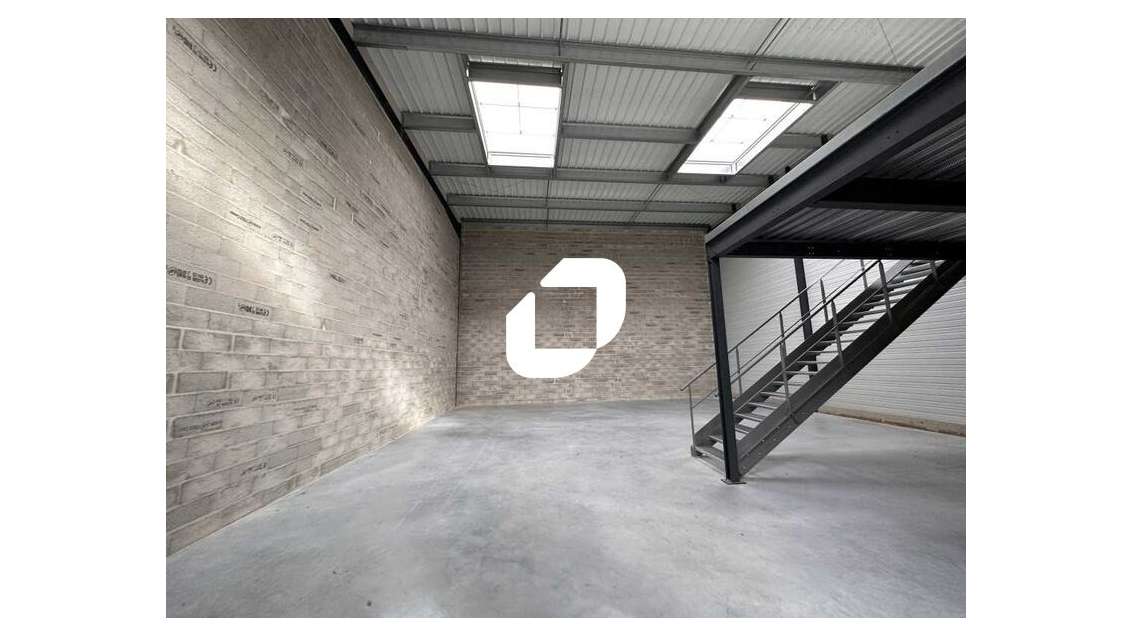 A louer Local d'activité 228m² Beychac et caillau