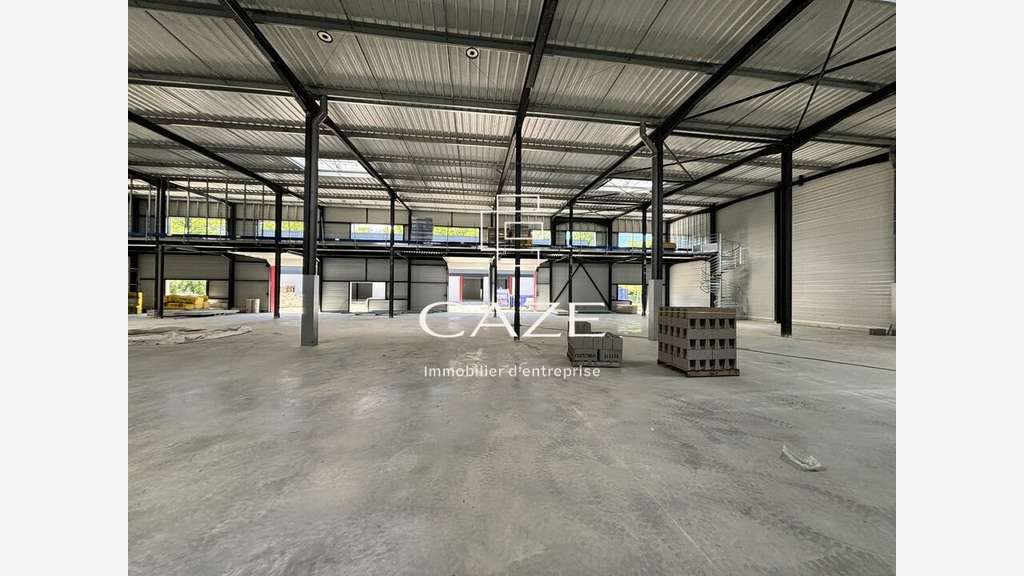 A louer locaux à partir de 174m² proche N89