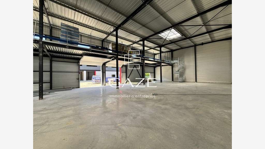 A louer locaux à partir de 174m² proche N89