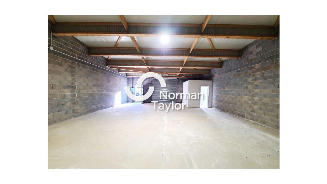 Local d'activité 220m² à louer périphérie Béziers