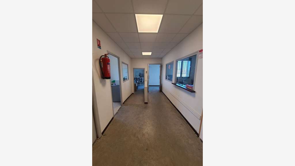 Local d'activité de 750m² à louer à Béziers