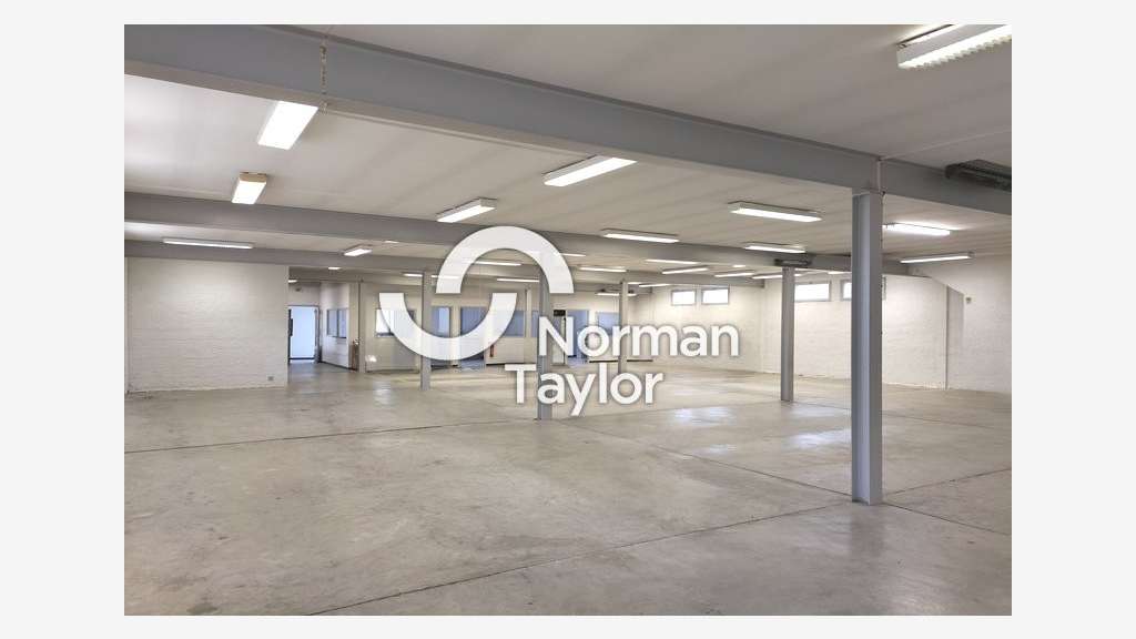 Local d'activité de 750m² à louer à Béziers