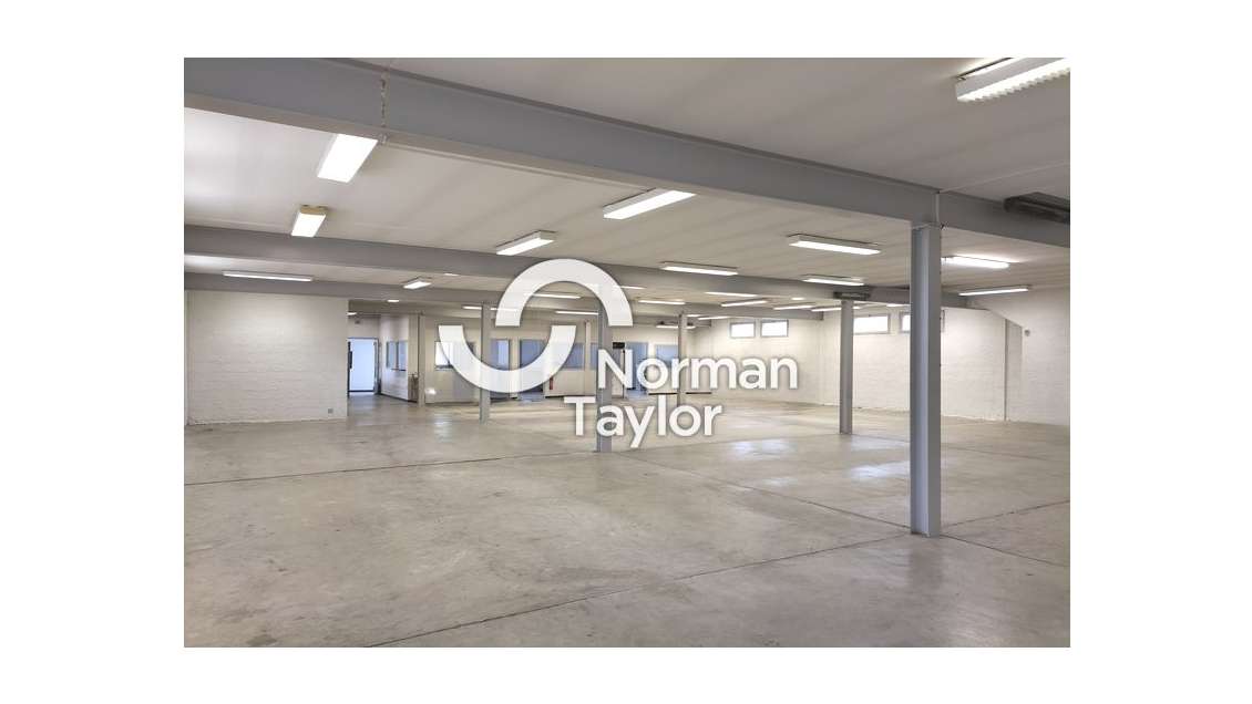 Local d'activité de 750m² à louer à Béziers