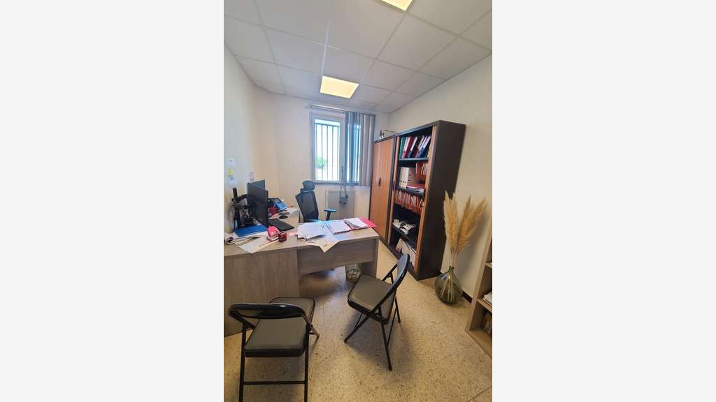 Local d'activité de 750m² à louer à Béziers