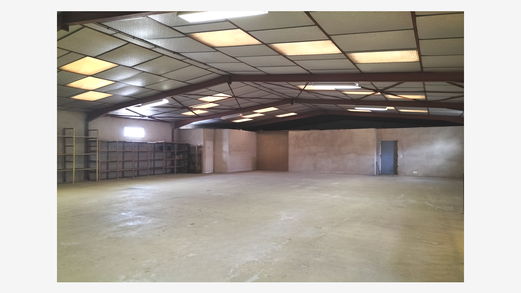 Local d'activité de 750m² à louer à Béziers