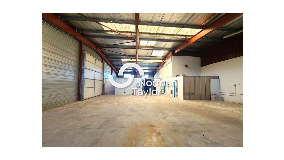 Local d'activité 350m² à louer Béziers ZA du Puech