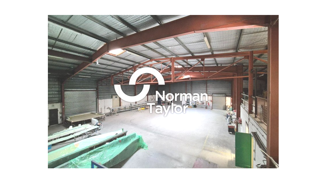 Local d'activité 1650m² à louer à Servian