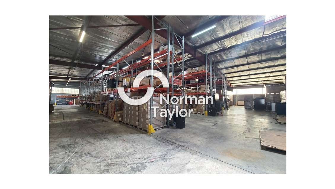 Local d'activité 1 560m² à louer à Béziers A9/A75