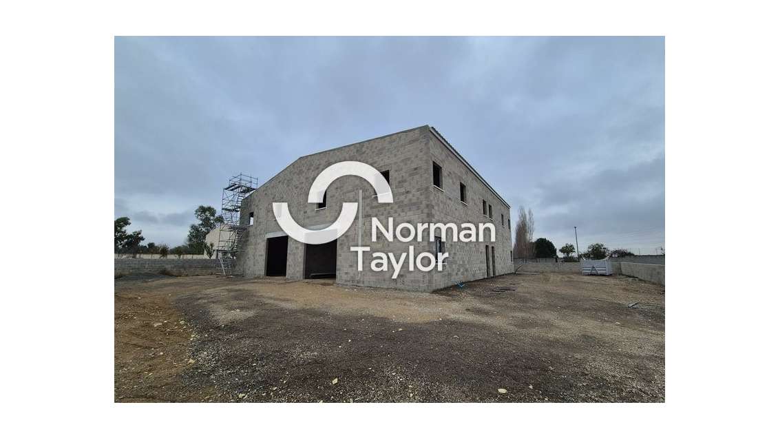 Local d'activité 720m² à louer à Maraussan