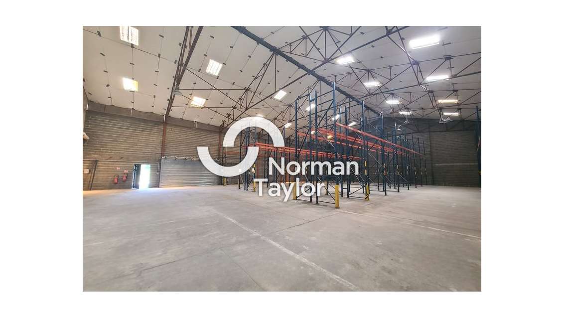 Local d'activité 750m² à louer à Béziers