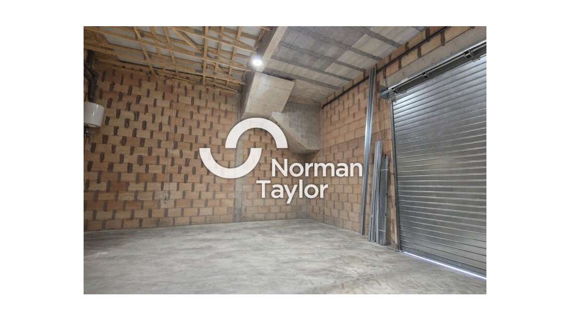 Local d'activité 115m² à louer au Nord de Béziers