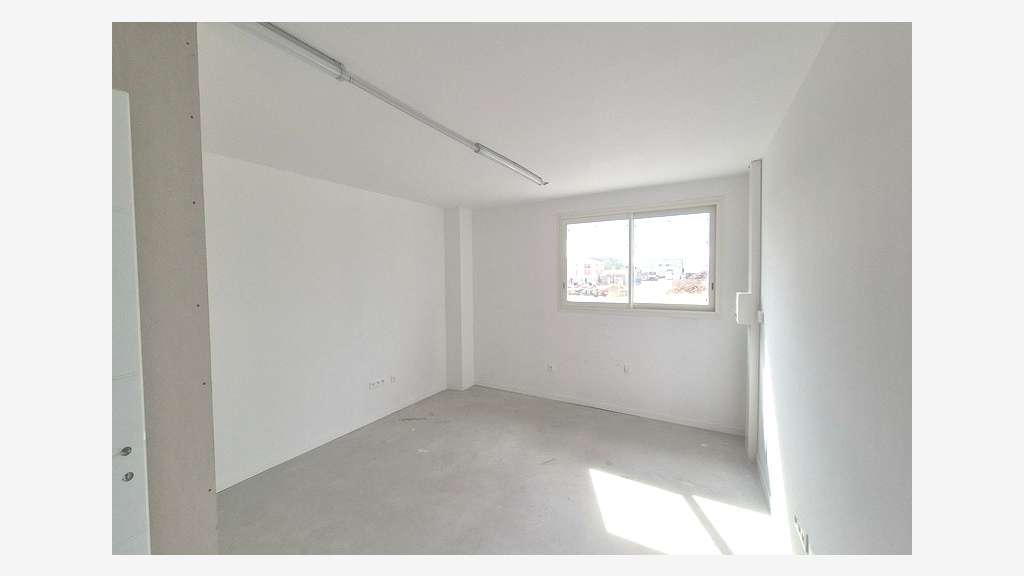 Local d'activité 200m² à louer à Béziers Mercorent