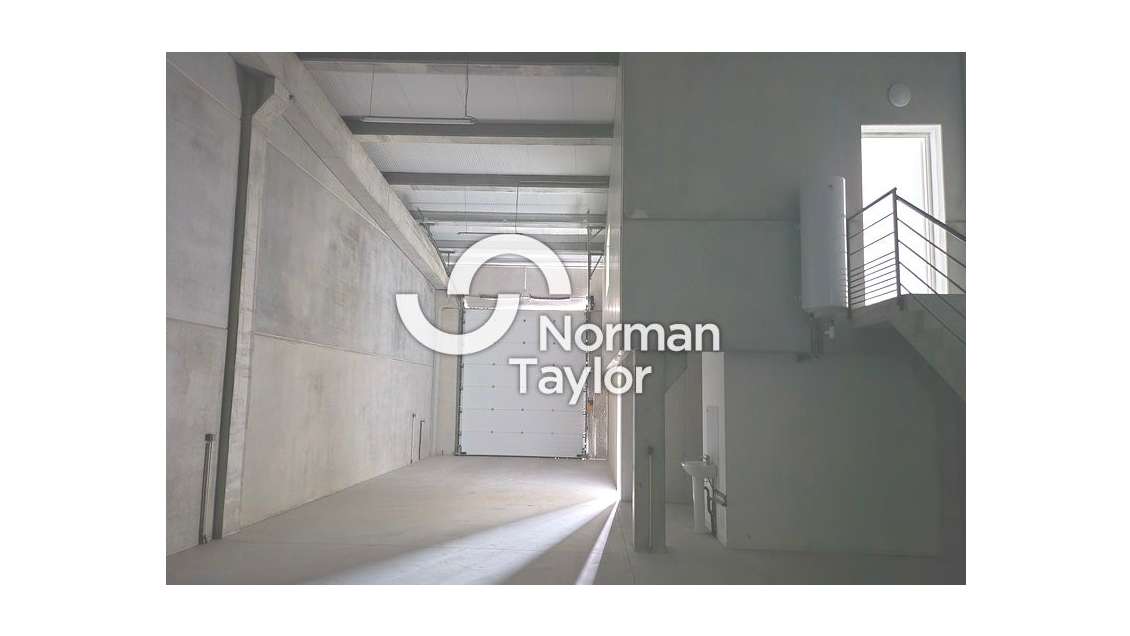 Local d'activité 200m² à louer à Béziers Mercorent