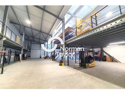 Location Locaux d'activités - Entrepôts à Béziers