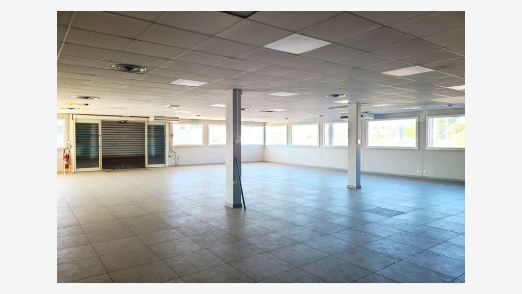 Local d'activité 1 280m² à louer à Béziers