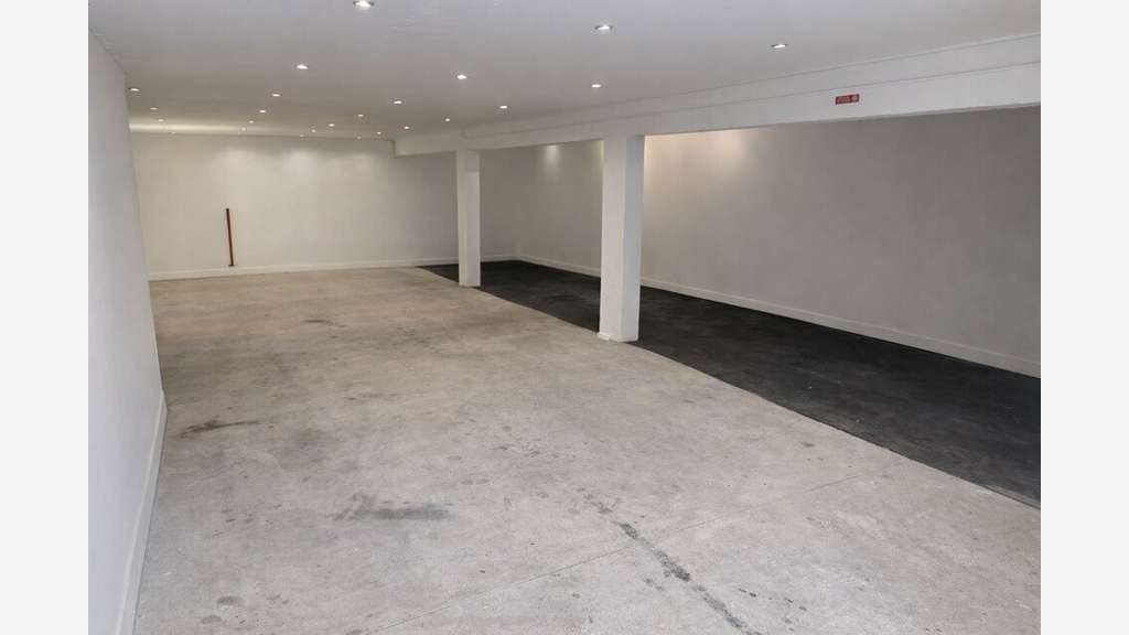 Local 136m² à louer zone de la Négresse à Biarritz
