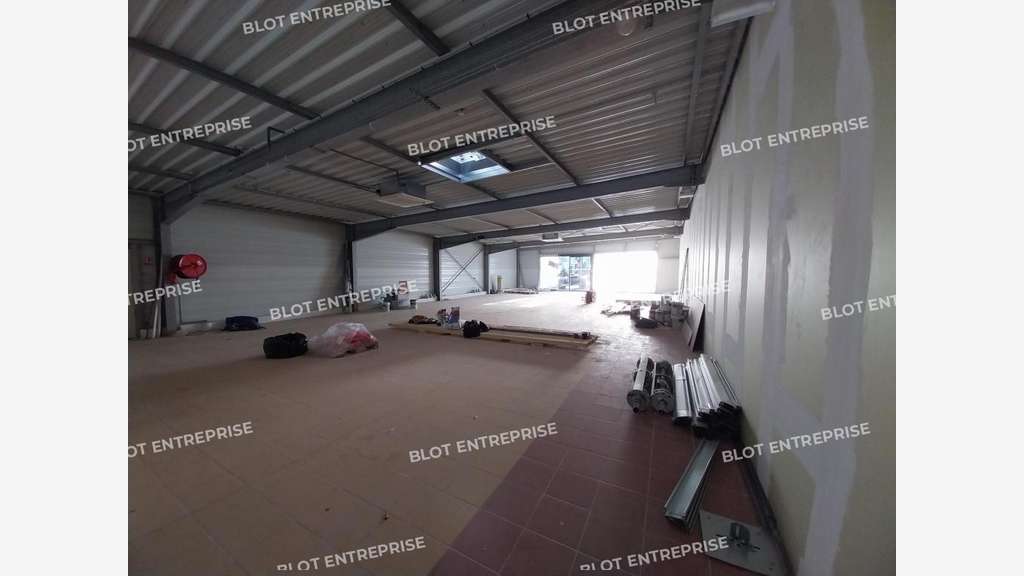 A louer local commercial 300m² à Locminé/Bignan