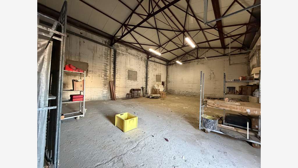 A louer hangar artisanal 145m² à Biguglia