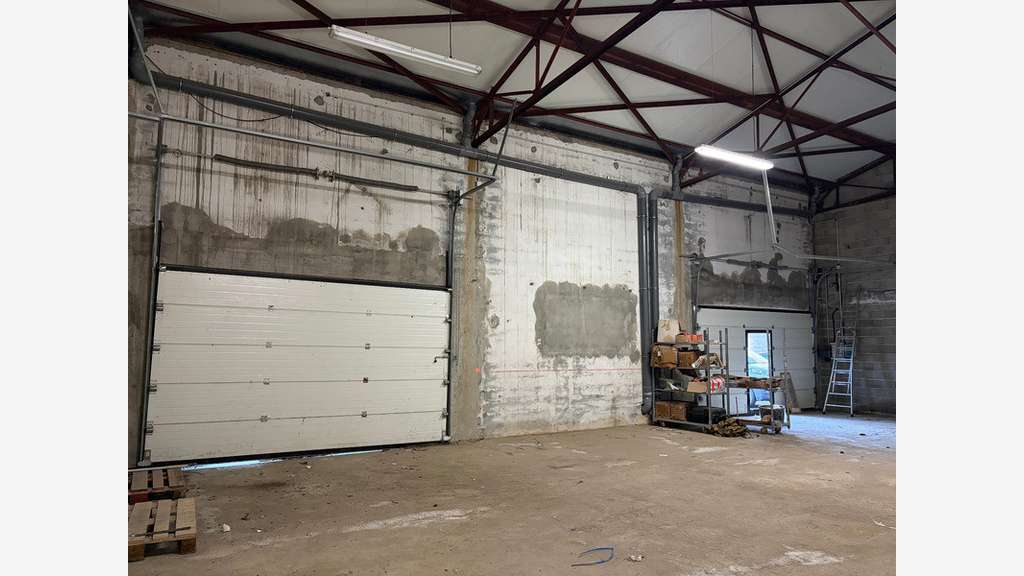 A louer hangar artisanal 145m² à Biguglia