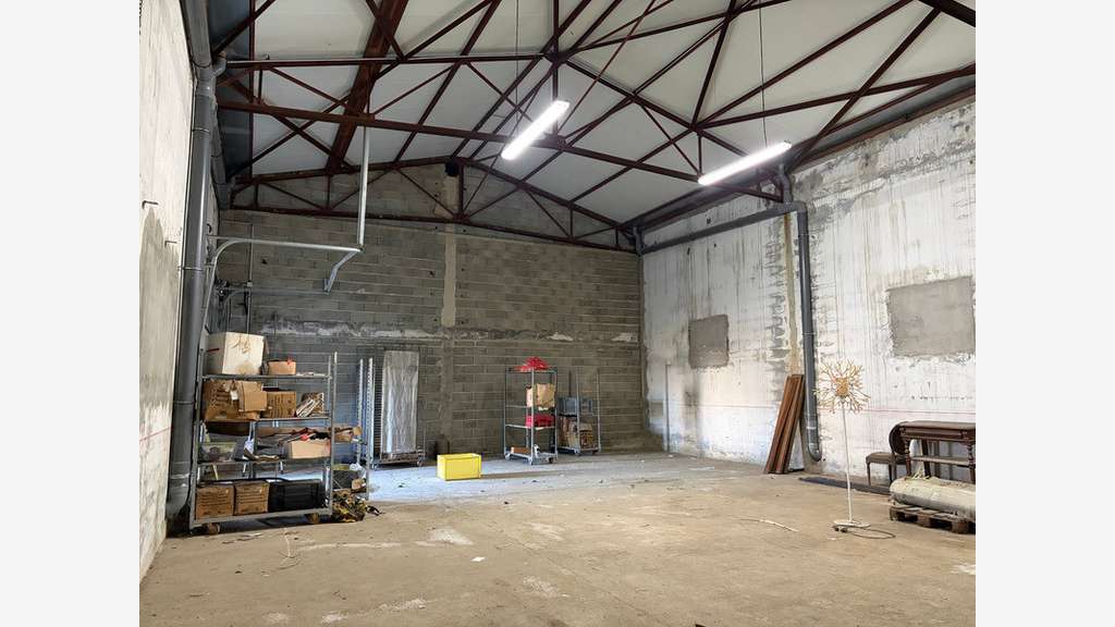 A louer hangar artisanal 145m² à Biguglia
