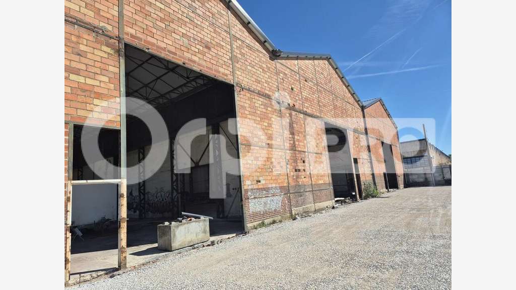Location entrepôt 1100m² Bardy Zone Industrielle