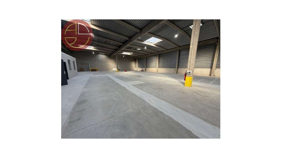 A louer entrepôt 1050m² empl stratégique à Blagnac