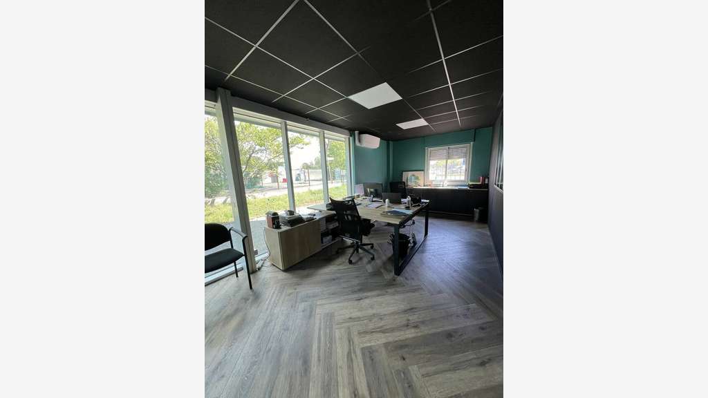 Entrepôt bureaux de 600m² à louer à Blagnac