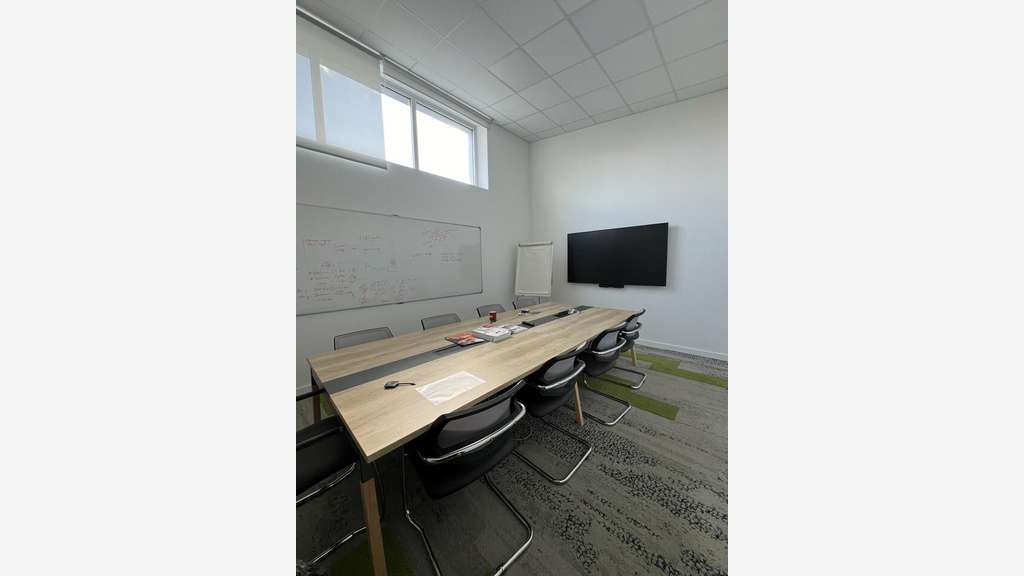 Entrepôt bureaux de 600m² à louer à Blagnac