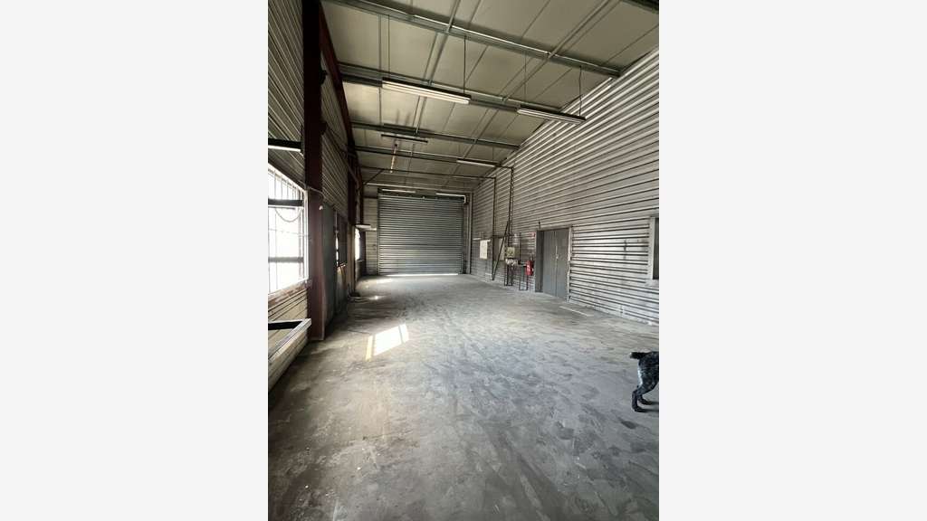 Entrepôt bureaux de 600m² à louer à Blagnac