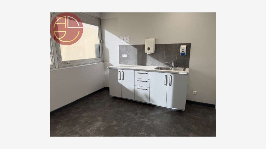 Entrepôt à louer 1220m² empl stratégique à Blagnac