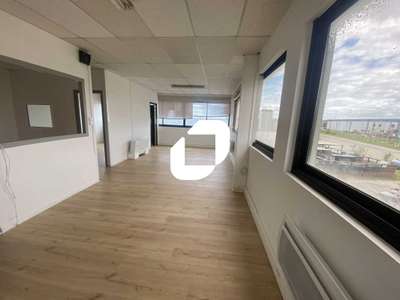 Location Locaux d'activités - Entrepôts à Blanquefort