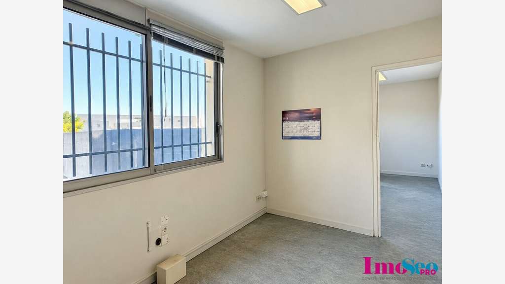 Entrepôt de 250m² à louer à Blanquefort