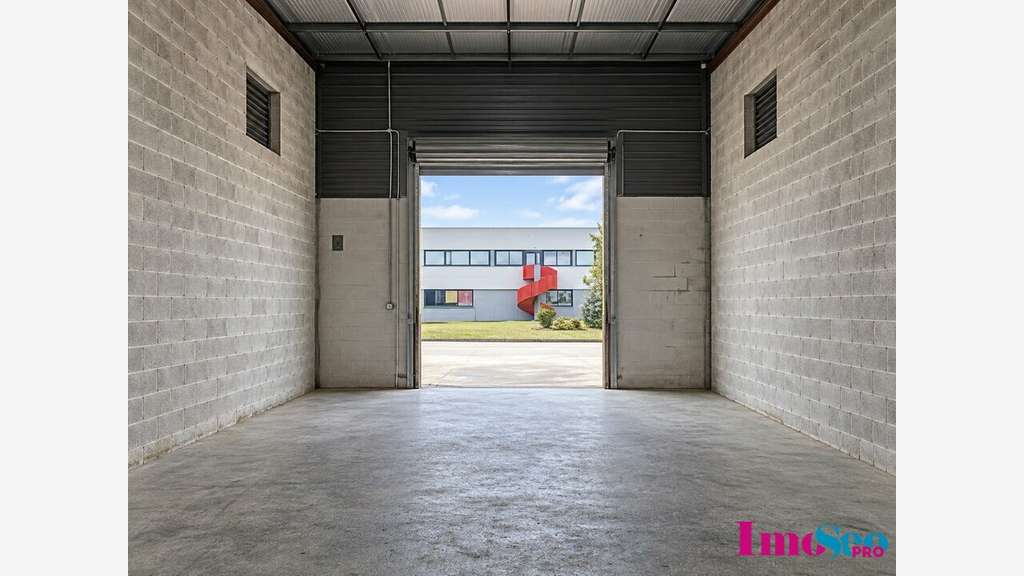 Entrepôt de 250m² à louer à Blanquefort