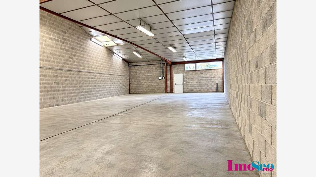 Entrepôt de 250m² à louer à Blanquefort