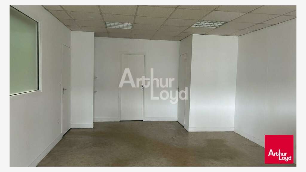 Local d'activité 130m² à louer à Blois 