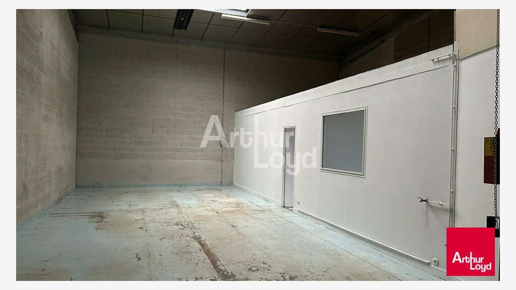 Local d'activité 130m² à louer à Blois 