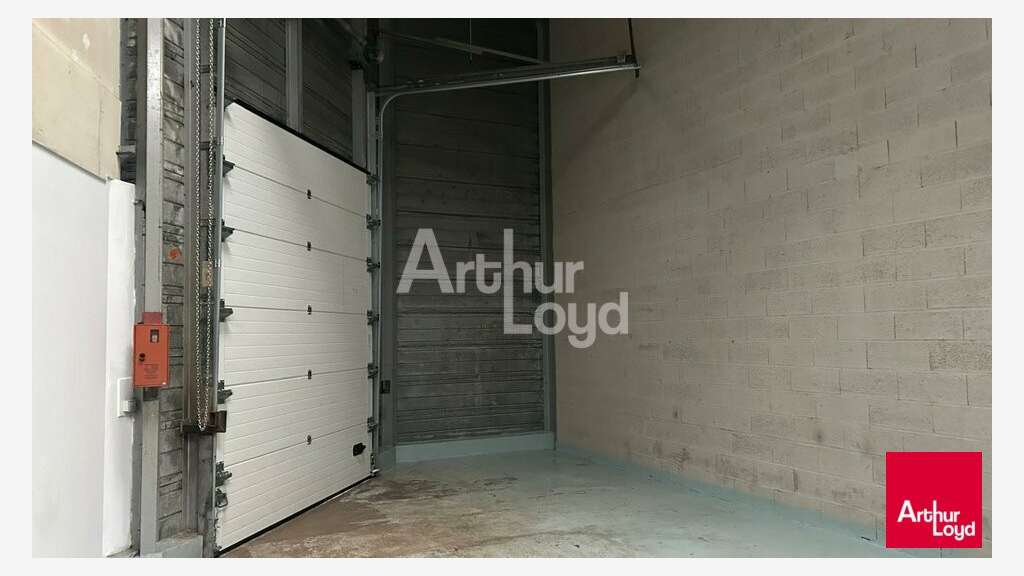 Local d'activité 130m² à louer à Blois 