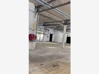 2 280m² à fort potentiel commercial à Bobigny  
